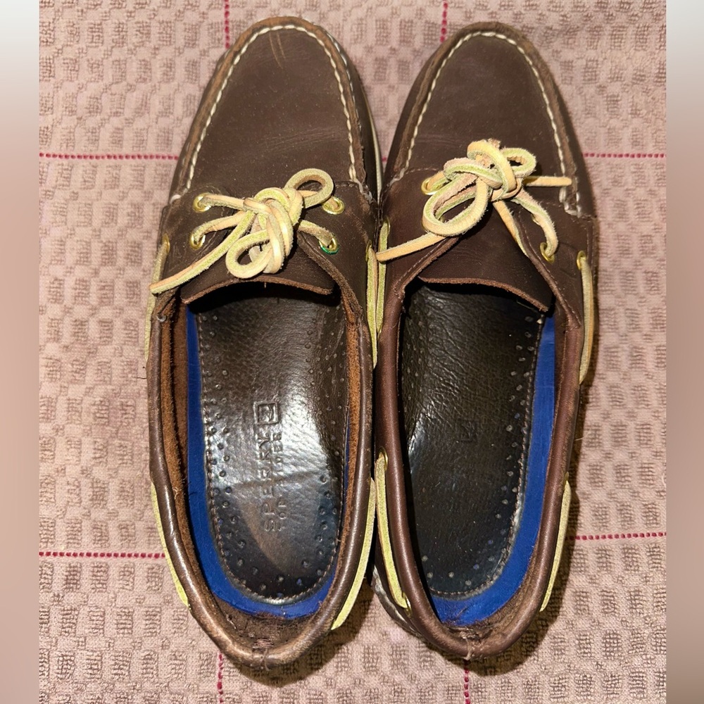 brown and gold women’s sperry